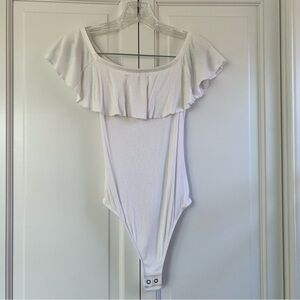 Express Women's White Ruffle Ribbed Off The Shoulder Bodysuit Size XS